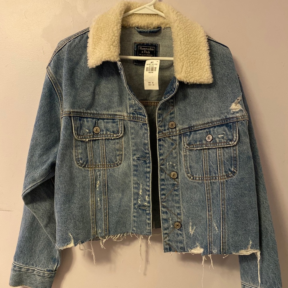 Abercrombie cropped Jean jacket size medium